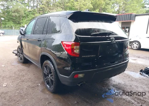 2021 Honda Passport Sport z USA, uszkodzony, nr VIN 5FNYF8H23MB033037